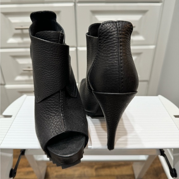 Pedro Garcia Leather Peep Toe Booties Size 8 - Picture 4 of 7